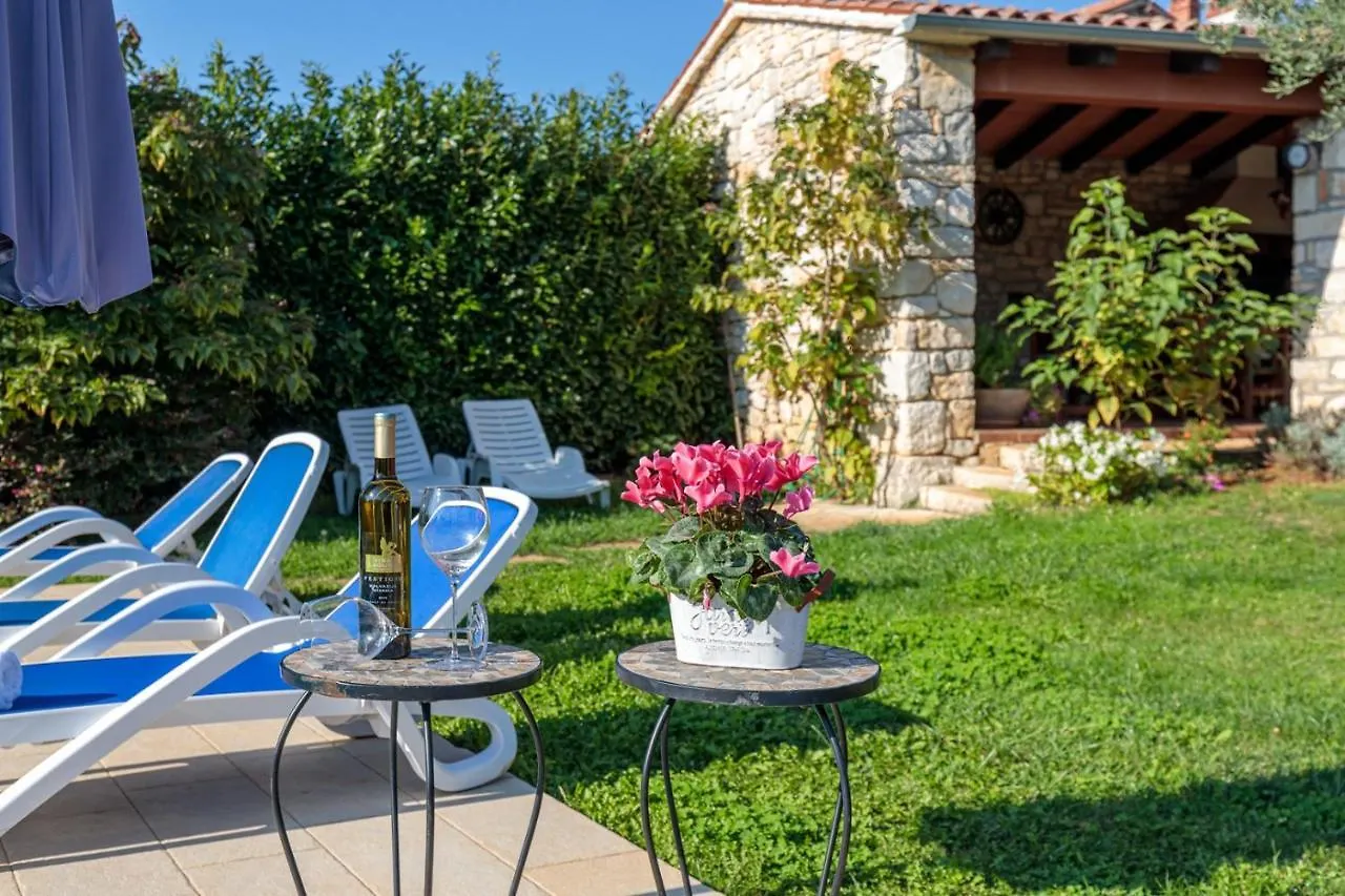 Holiday Home Tamaris With Pool Višnjan