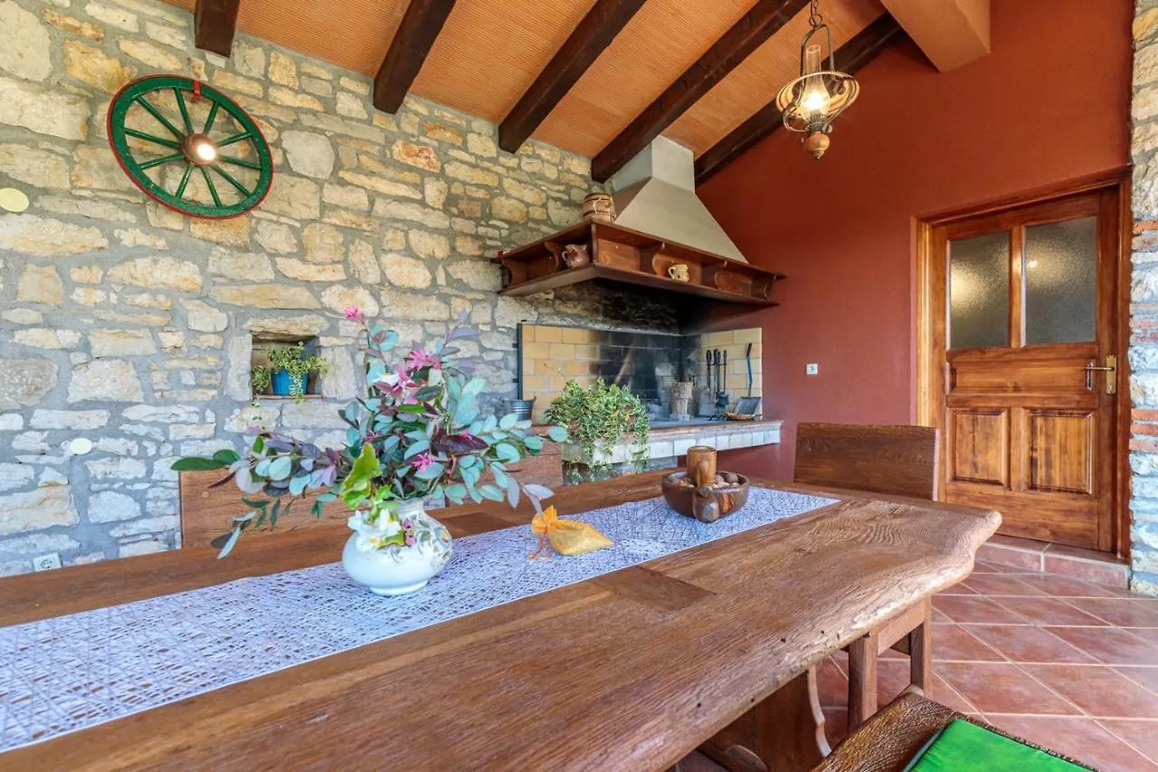Holiday Home Tamaris With Pool Višnjan Kroatien