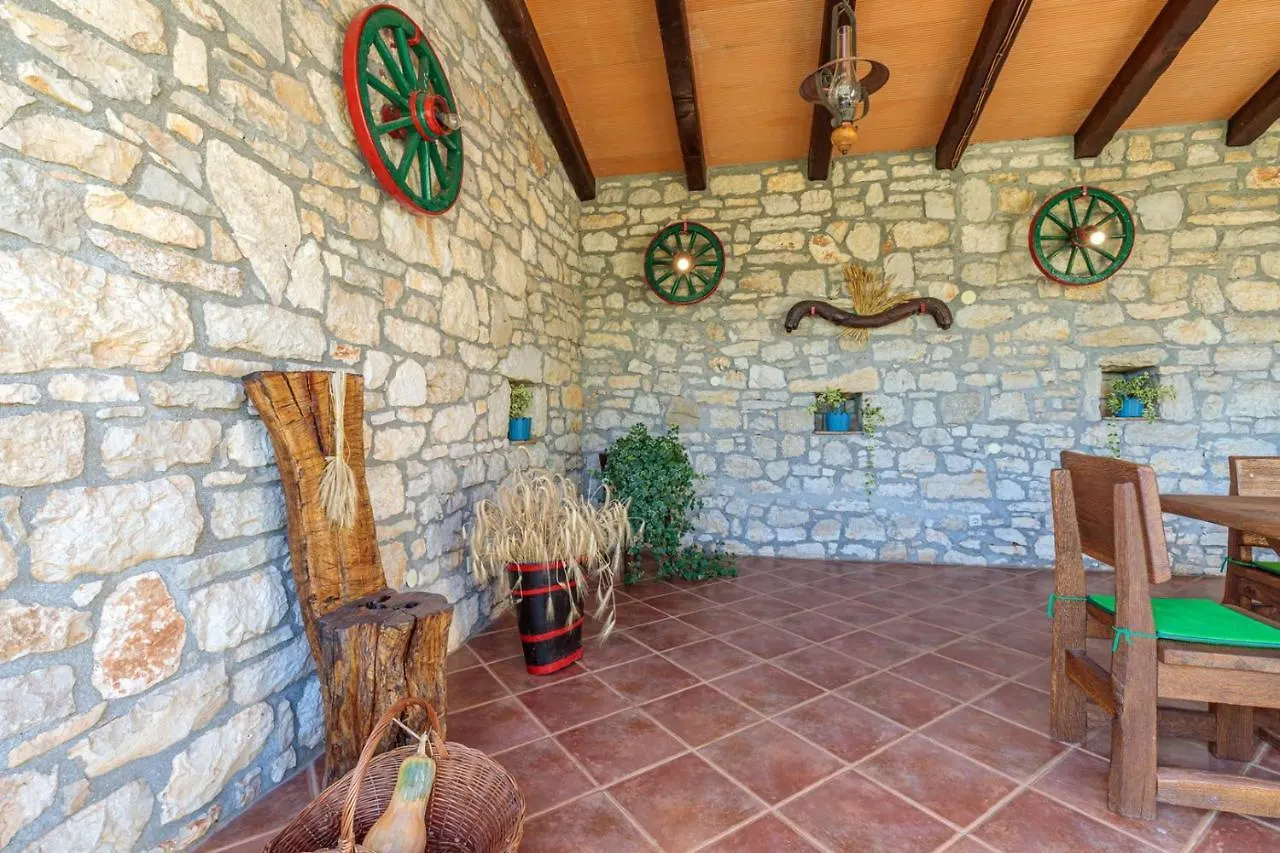 Holiday Home Tamaris With Pool Višnjan